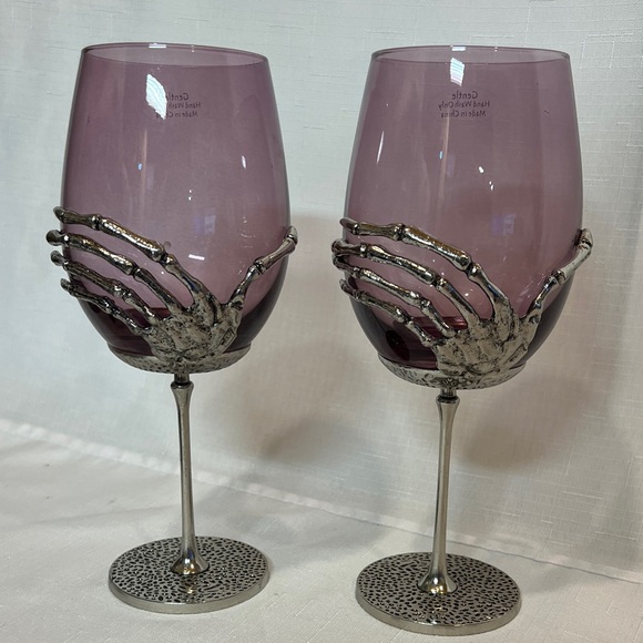 x2 Purple Wine Glasses Silver Skeleton Hand Halloween RARE NEW - Picture 1 of 4